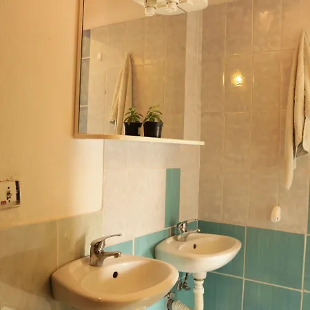 Alma 2 Hostel Porec