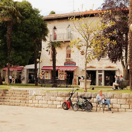Alma 2 Hostel *